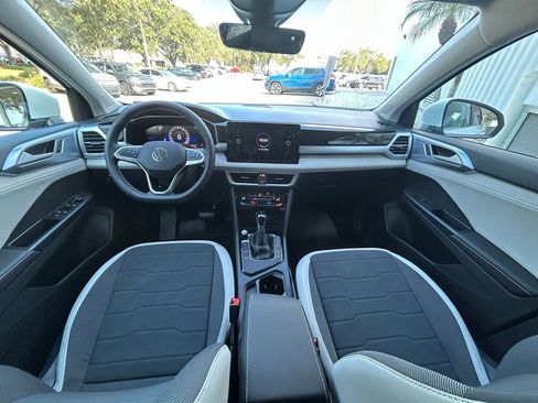 New 2026 Volkswagen Taos SE image 10