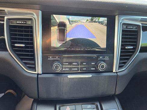 Used 2017 Porsche Macan image 16