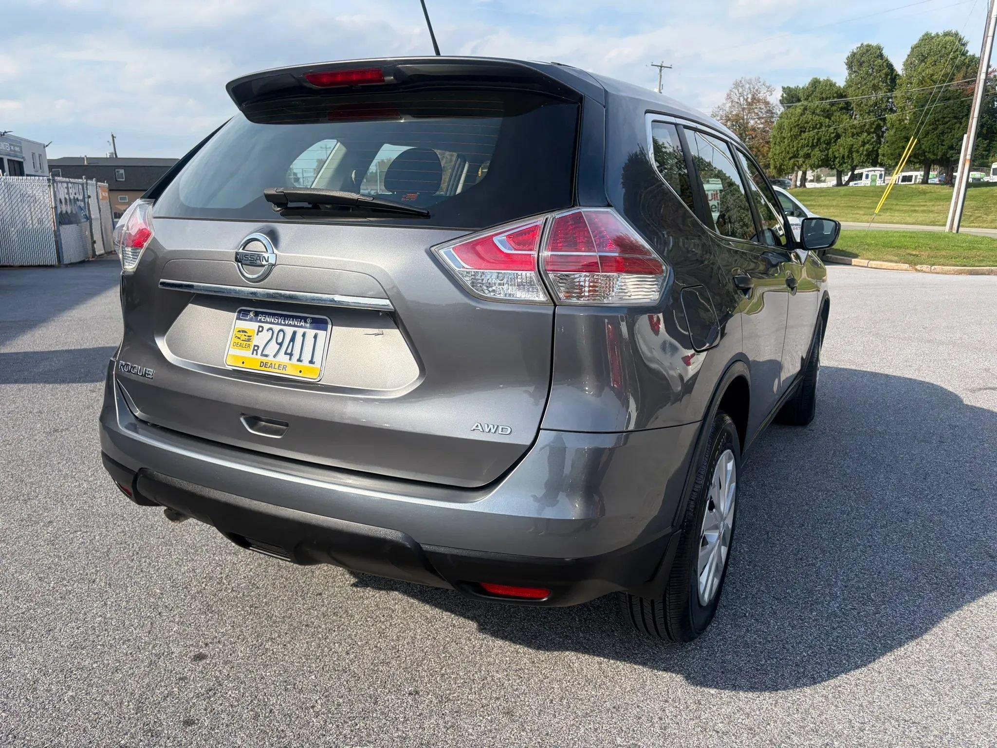 Used 2016 Nissan Rogue S AWD/4WD image 10