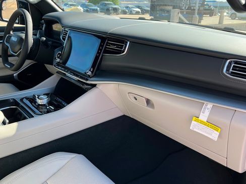 New 2026 Jeep Grand Wagoneer Limited AWD/4WD image 25
