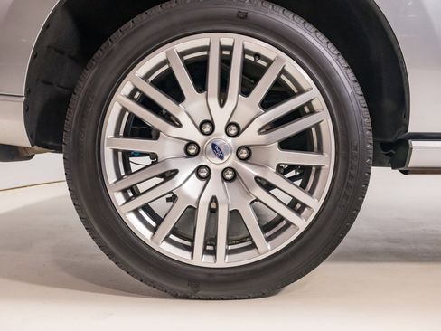 Used 2024 Ford Expedition Platinum image 12