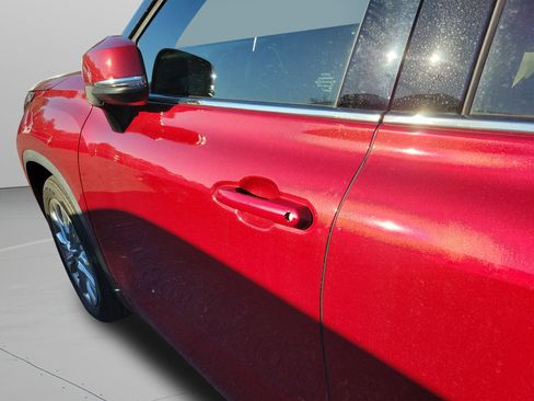 Used 2023 Toyota Highlander Limited image 24