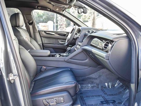 New 2025 Bentley Bentayga Extended Wheelbase image 14