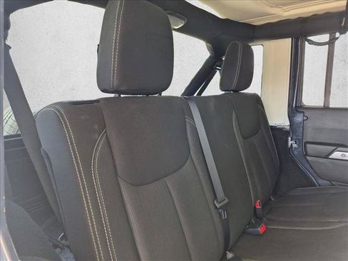 Used 2017 Jeep Wrangler Unlimited Sahara w/ Connectivity Group AWD/4WD image 18