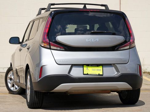 Used 2023 Kia Soul LX w/ LX Technology Package FWD image 5
