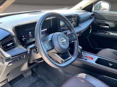 Certified 2025 Nissan Kicks SR FWD image 12
