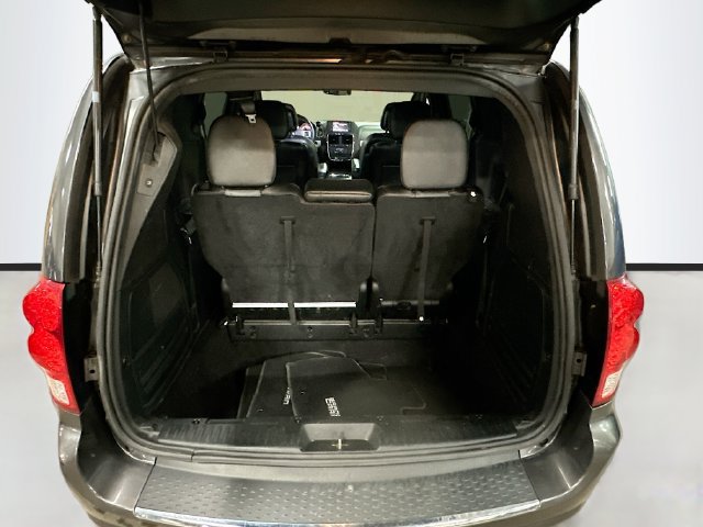Used 2016 Dodge Grand Caravan R/T w/ Driver Convenience Group FWD image 27