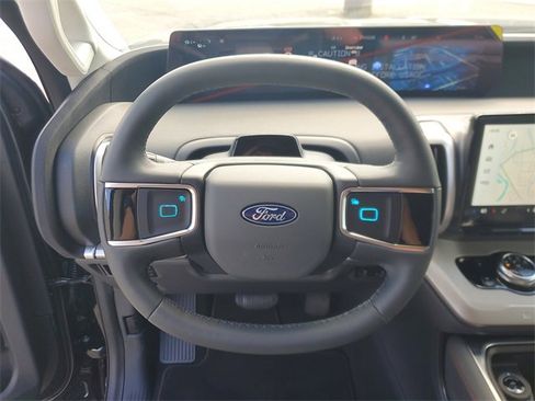 New 2025 Ford Expedition Active image 23