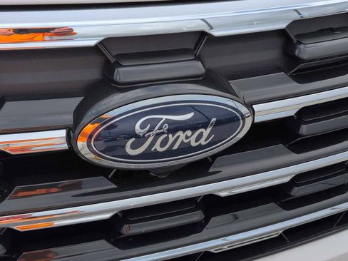 New 2025 Ford Explorer Active image 4