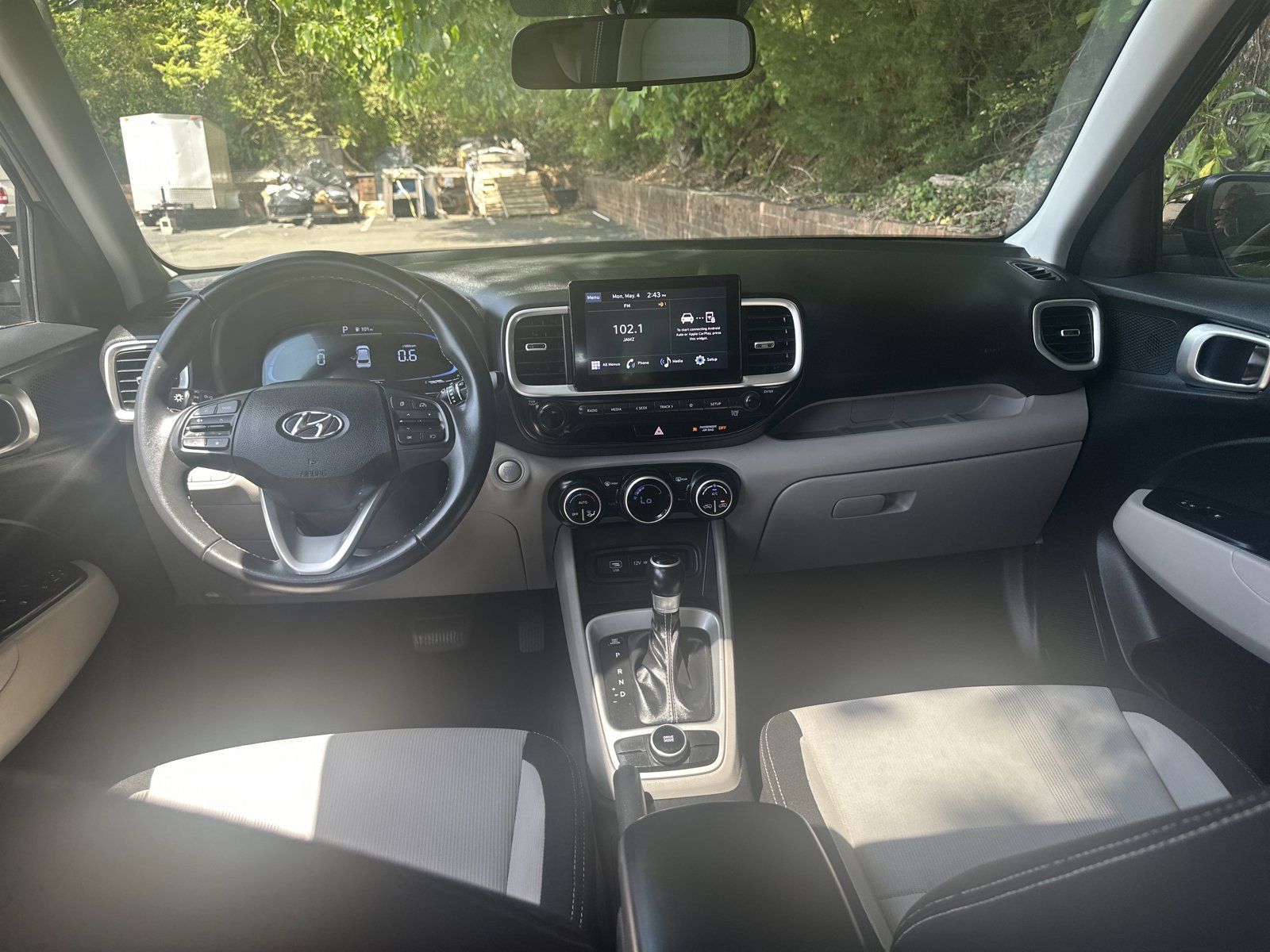 Used 2025 Hyundai Venue SEL FWD image 23
