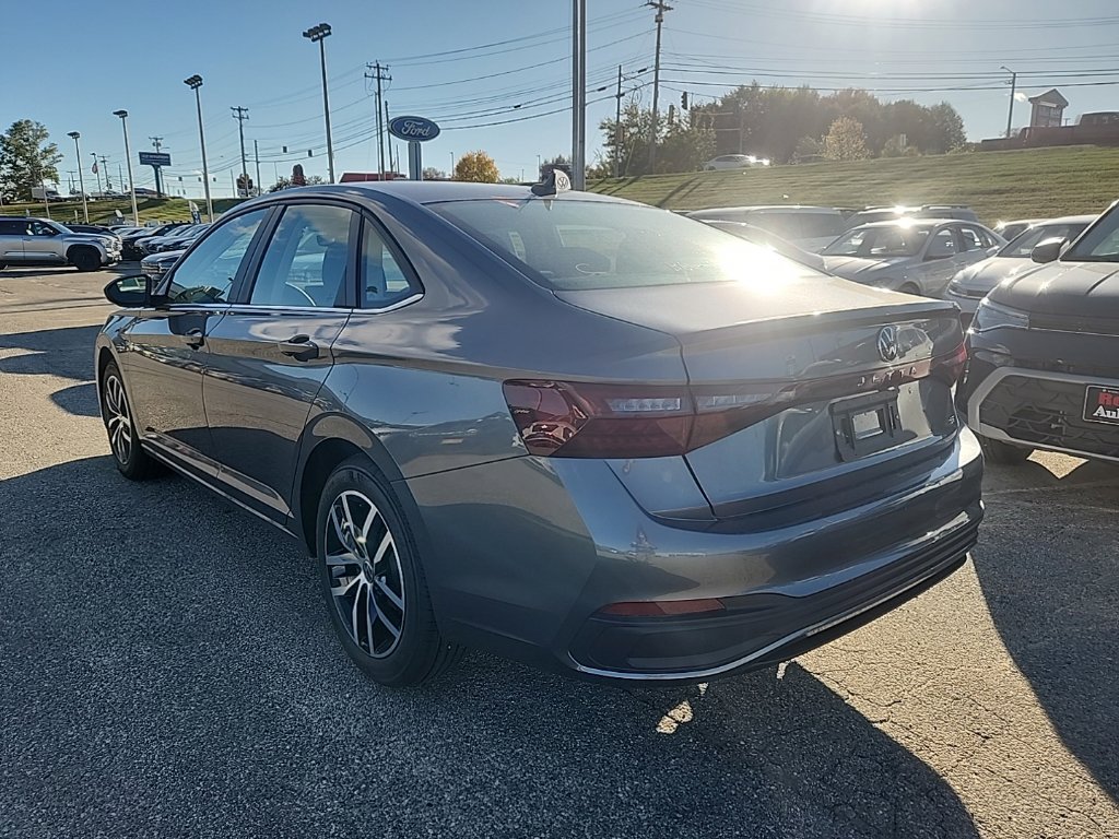 New 2027 Volkswagen Jetta SE FWD image 5