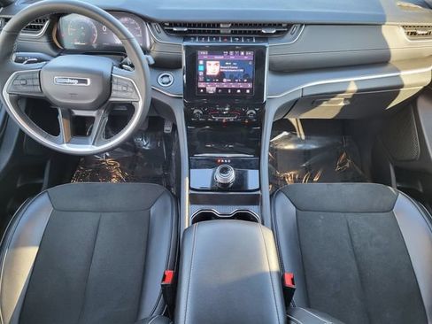 Certified 2025 Jeep Grand Cherokee Altitude AWD/4WD image 20