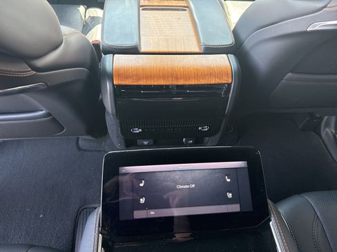 Used 2022 Jeep Grand Wagoneer Series III image 18