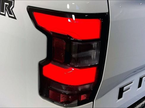 Used 2024 Nissan Frontier SL w/ Technology Package image 43
