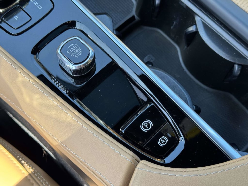 Certified 2024 Volvo XC90 B6 Ultimate AWD/4WD image 29