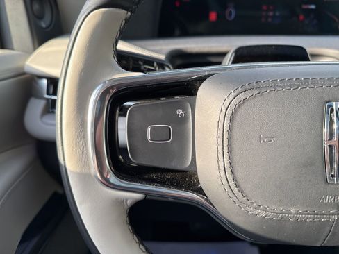 Used 2025 Lincoln Navigator L Reserve image 35