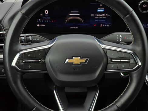 Used 2025 Chevrolet Traverse LT FWD image 14