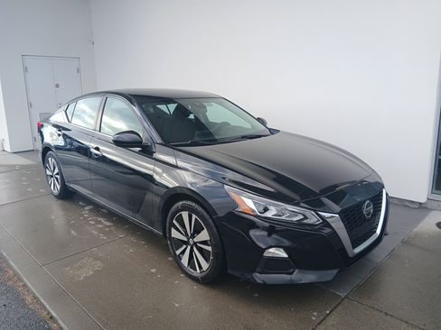 Used 2021 Nissan Altima 2.5 SV image 1