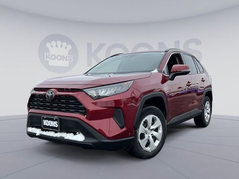 Used 2019 Toyota RAV4 LE image 1