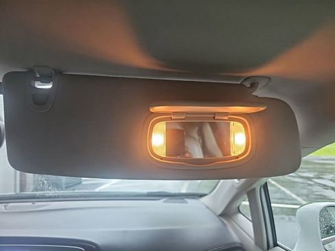 Used 2017 Chrysler Pacifica Limited FWD image 35