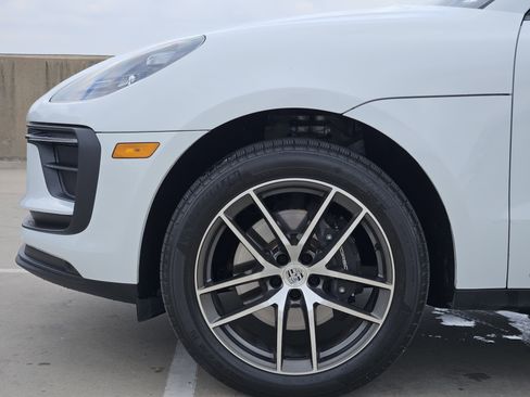 Used 2025 Porsche Macan image 13