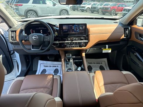 New 2026 Nissan Pathfinder Platinum AWD/4WD image 12