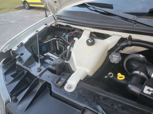 Used 2011 Chevrolet Express 1500 AWD image 57