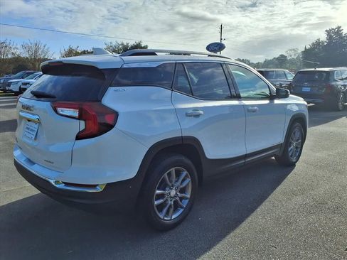Used 2023 GMC Terrain SLT w/ Tech Package image 2