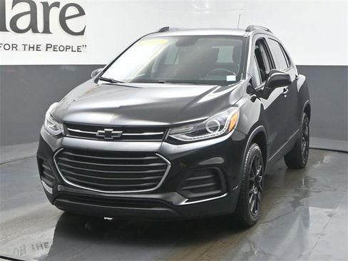 Used 2022 Chevrolet Trax LT w/ Midnight Edition image 7