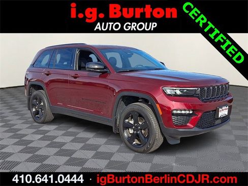 Used 2025 Jeep Grand Cherokee Limited w/ Black Appearance Package image 1