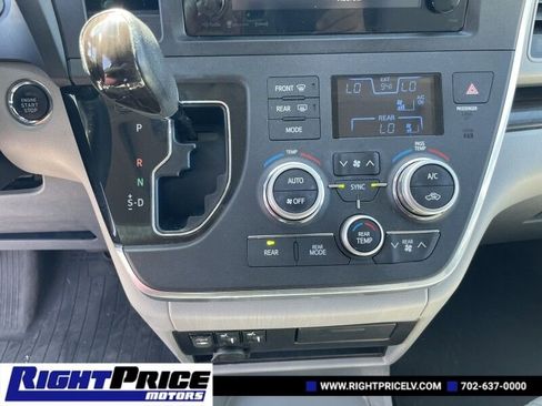 Used 2017 Toyota Sienna XLE image 19