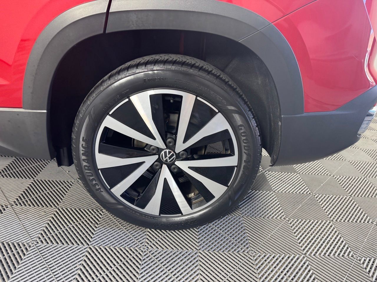 Used 2023 Volkswagen Taos SE w/ Panoramic Sunroof Package FWD image 37