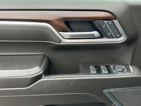 Certified 2025 GMC Sierra 1500 SLT image 11