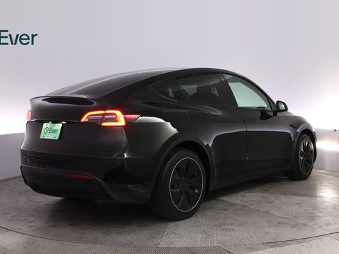 Used 2022 Tesla Model Y Long Range AWD/4WD image 3