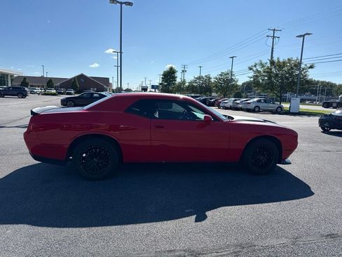 Used 2021 Dodge Challenger SXT RWD image 19