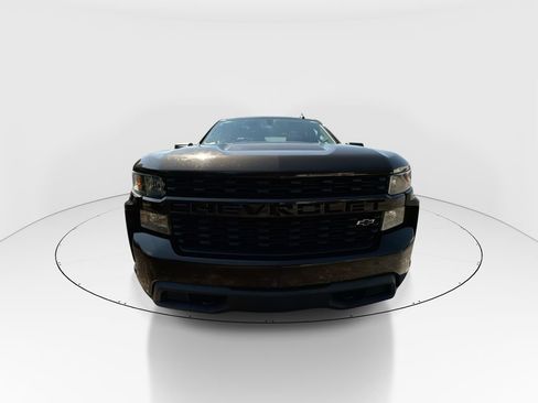 Used 2020 Chevrolet Silverado 1500 Custom w/ Custom Value Package RWD image 3