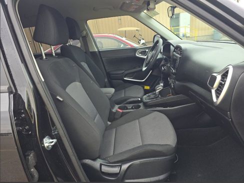 Used 2025 Kia Soul LX w/ LX Technology Package image 24