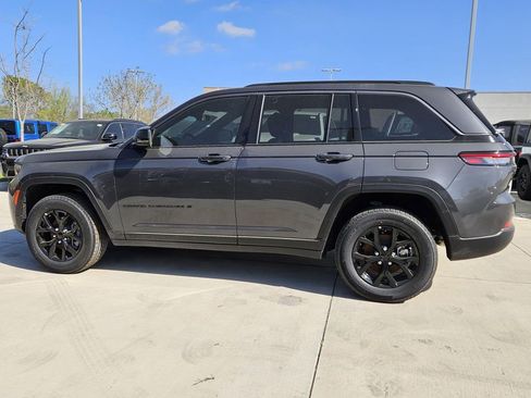 New 2026 Jeep Grand Cherokee Altitude RWD image 2