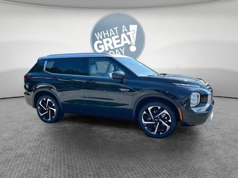 New 2025 Mitsubishi Outlander Base image 1