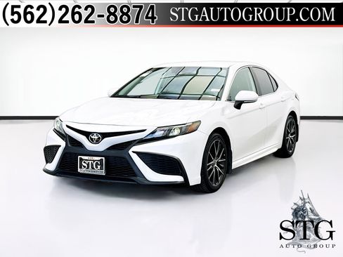 Used 2022 Toyota Camry SE w/ Convenience Package FWD image 1