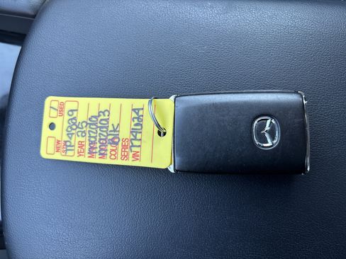 Used 2025 MAZDA MAZDA3 s image 30