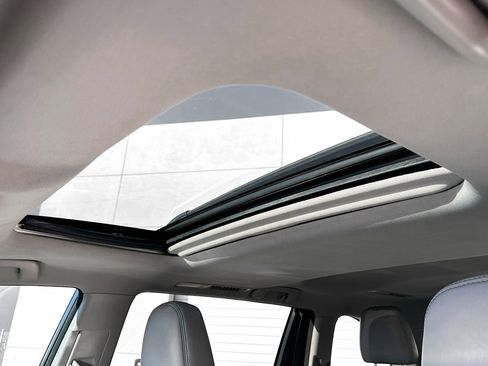 Used 2016 Toyota Highlander XLE image 24