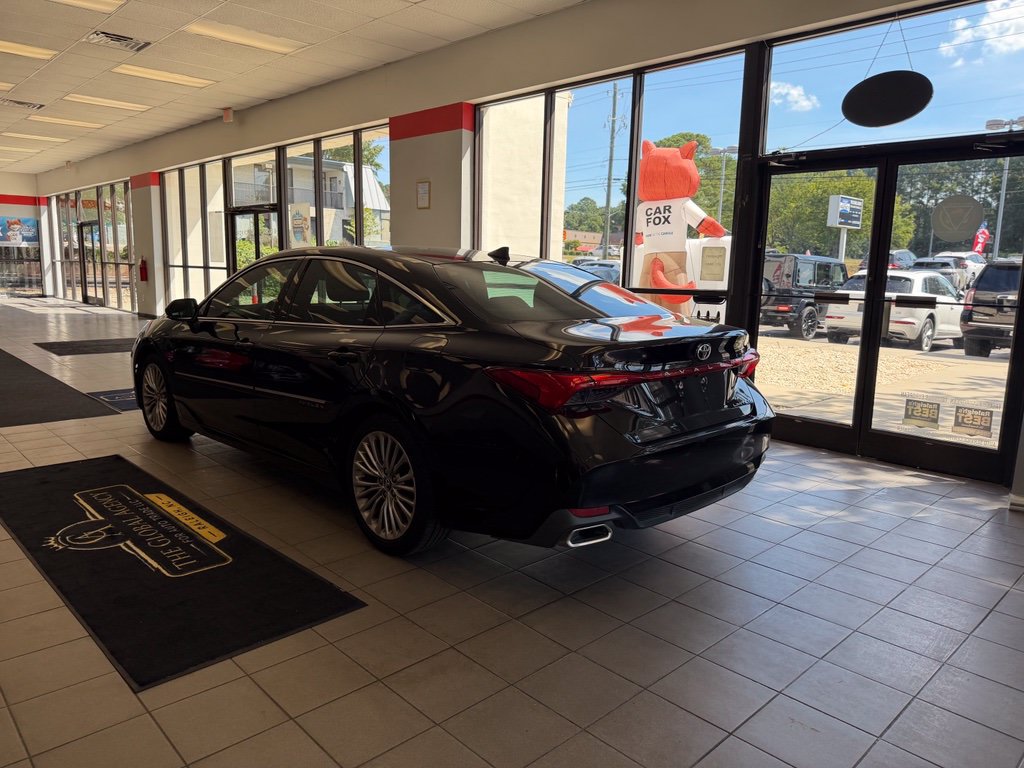 Used 2019 Toyota Avalon Limited FWD image 4