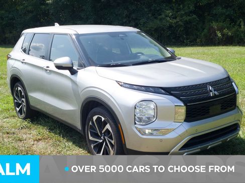 Used 2024 Mitsubishi Outlander SE FWD image 2