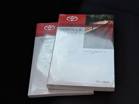 Certified 2025 Toyota Corolla LE image 25