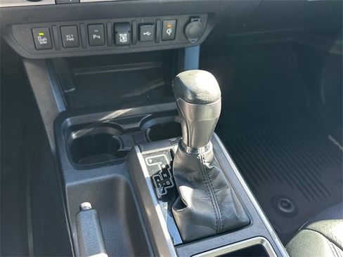 Used 2020 Toyota Tacoma Limited image 23