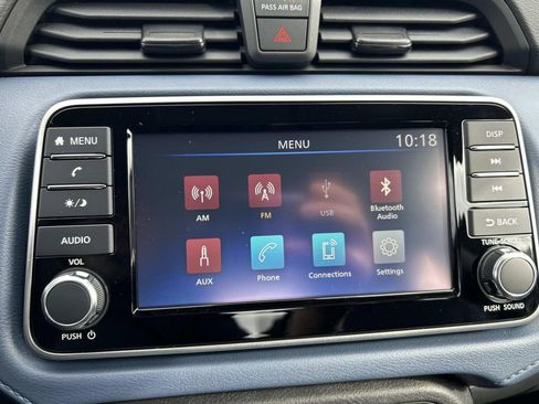 Used 2025 Nissan Versa SV w/ Trunk Package image 28