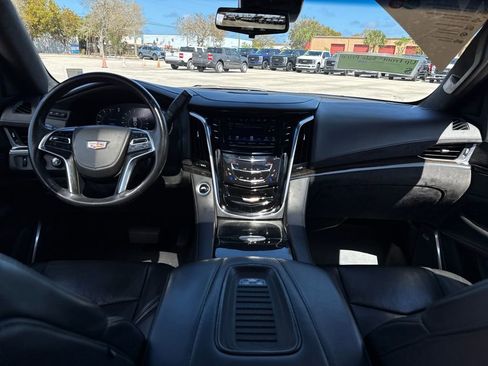 Used 2020 Cadillac Escalade ESV Platinum w/ Escalade Sport Edition image 5