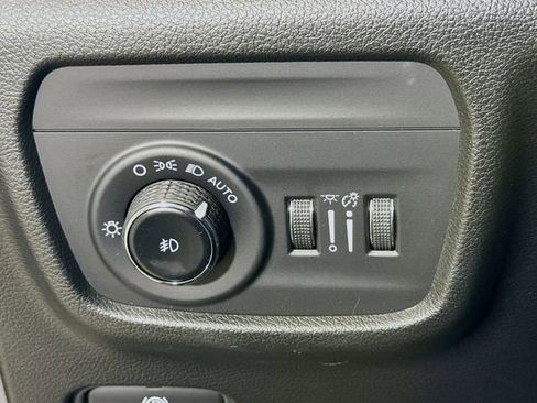 Used 2023 Jeep Grand Cherokee L Limited w/ Luxury Tech Group II AWD/4WD image 10