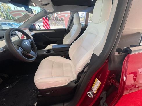 Used 2024 Tesla Model Y Long Range AWD/4WD image 11